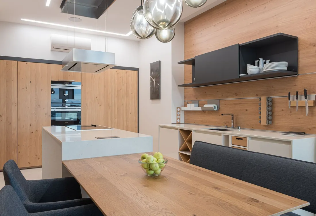 Black cupboards with white oak